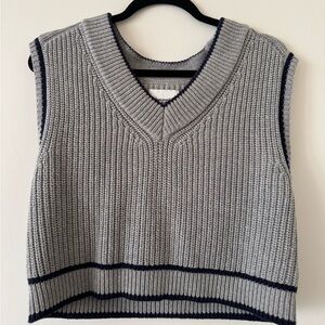 Abercrombie & Fitch Gray V-Neck Sweater Vest